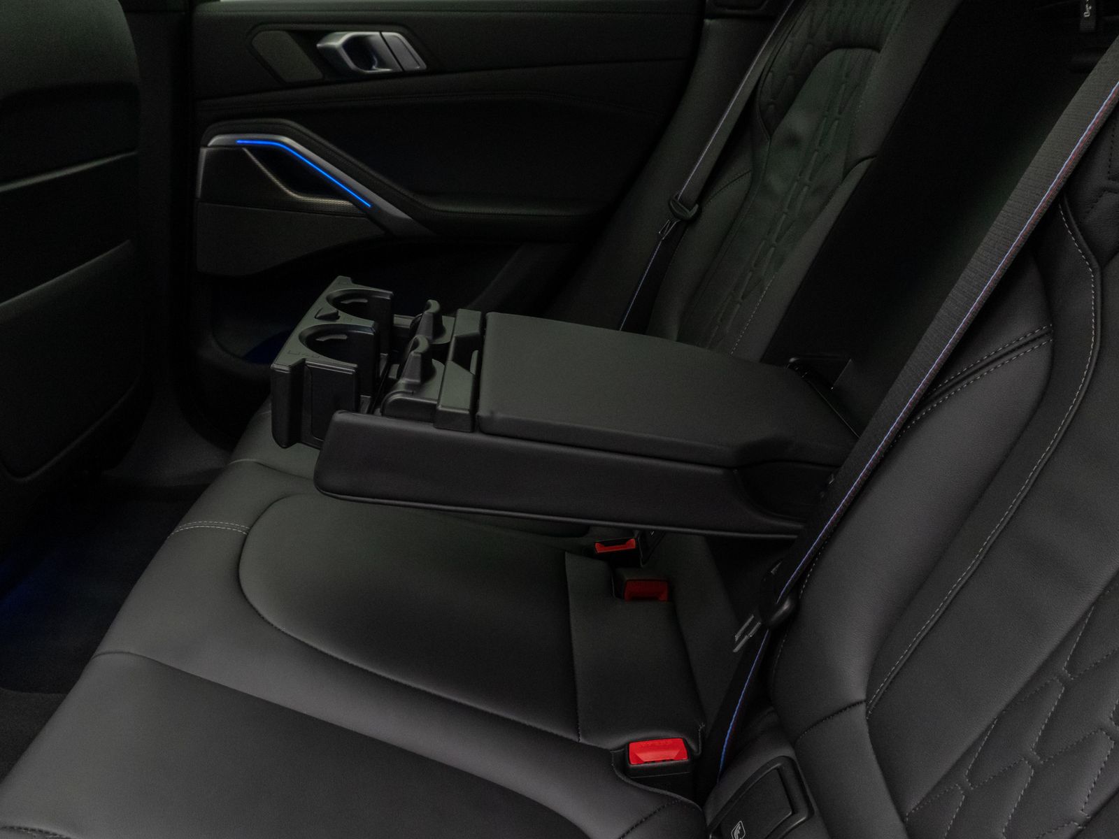 Fahrzeugabbildung BMW X6 M50i Panorama Laser 360° DAB H/K HUD 22Zoll