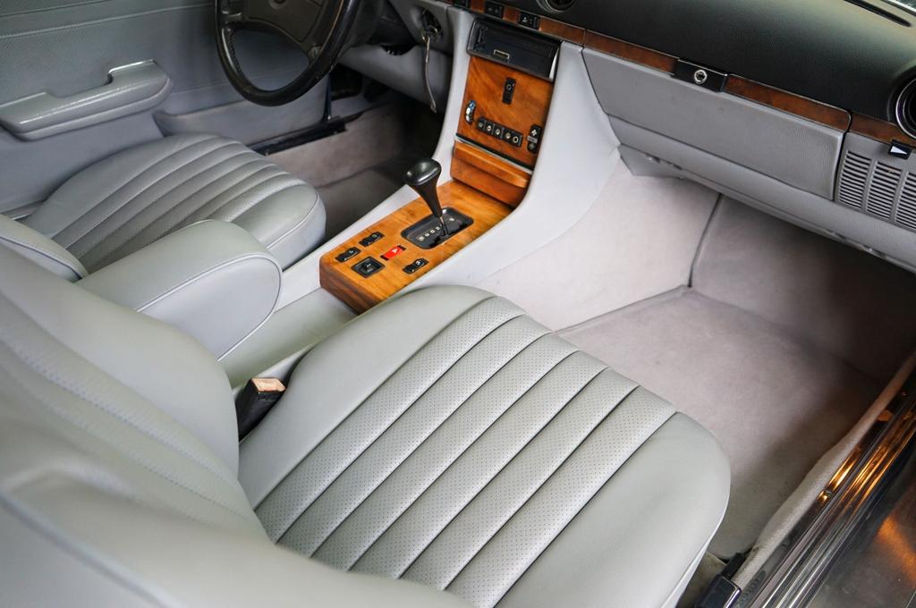 Mercedes-Benz SL 560