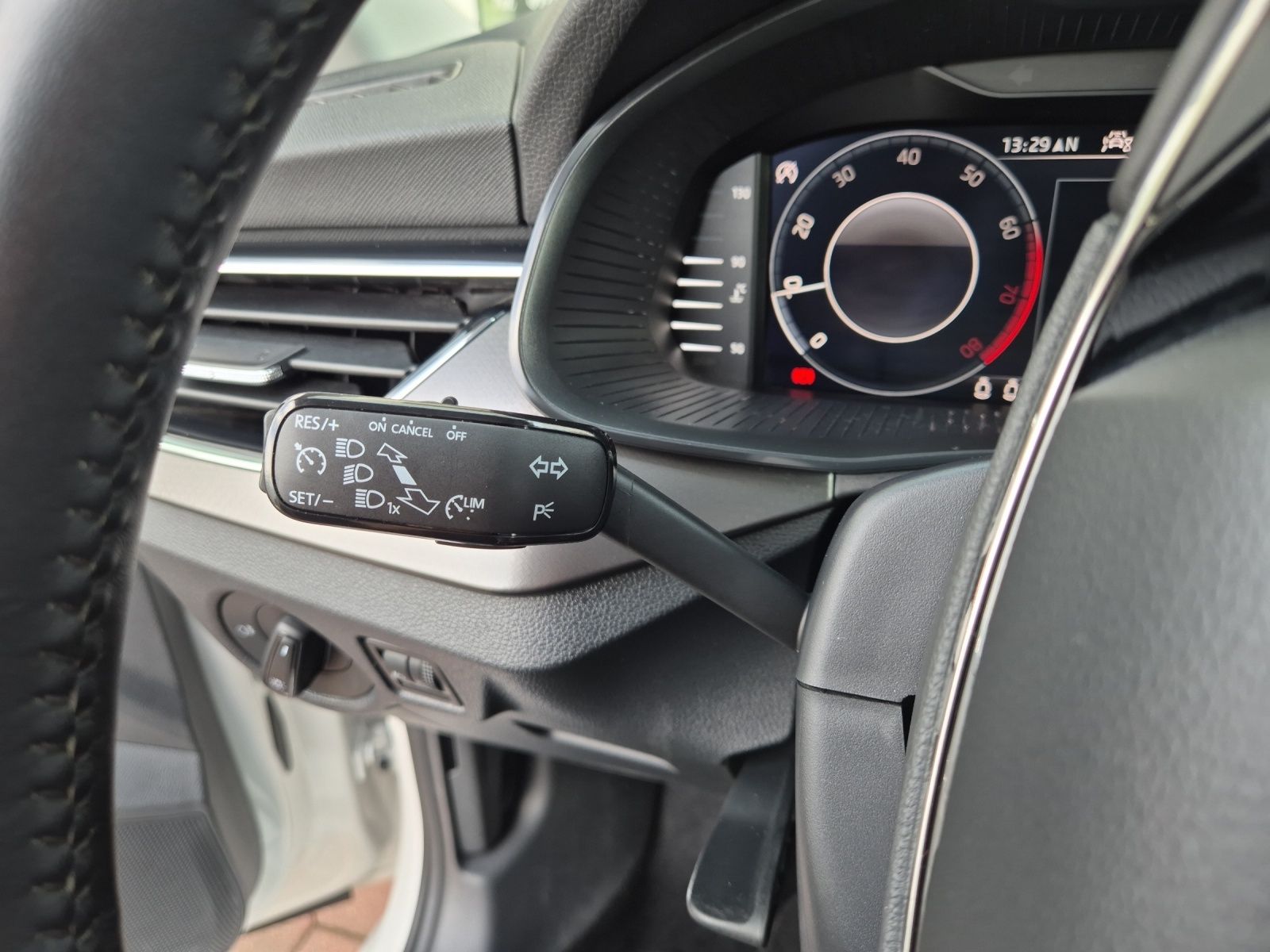 Fahrzeugabbildung SKODA Kamiq TSI Clever LED Navi AID GRA PDC SH LM