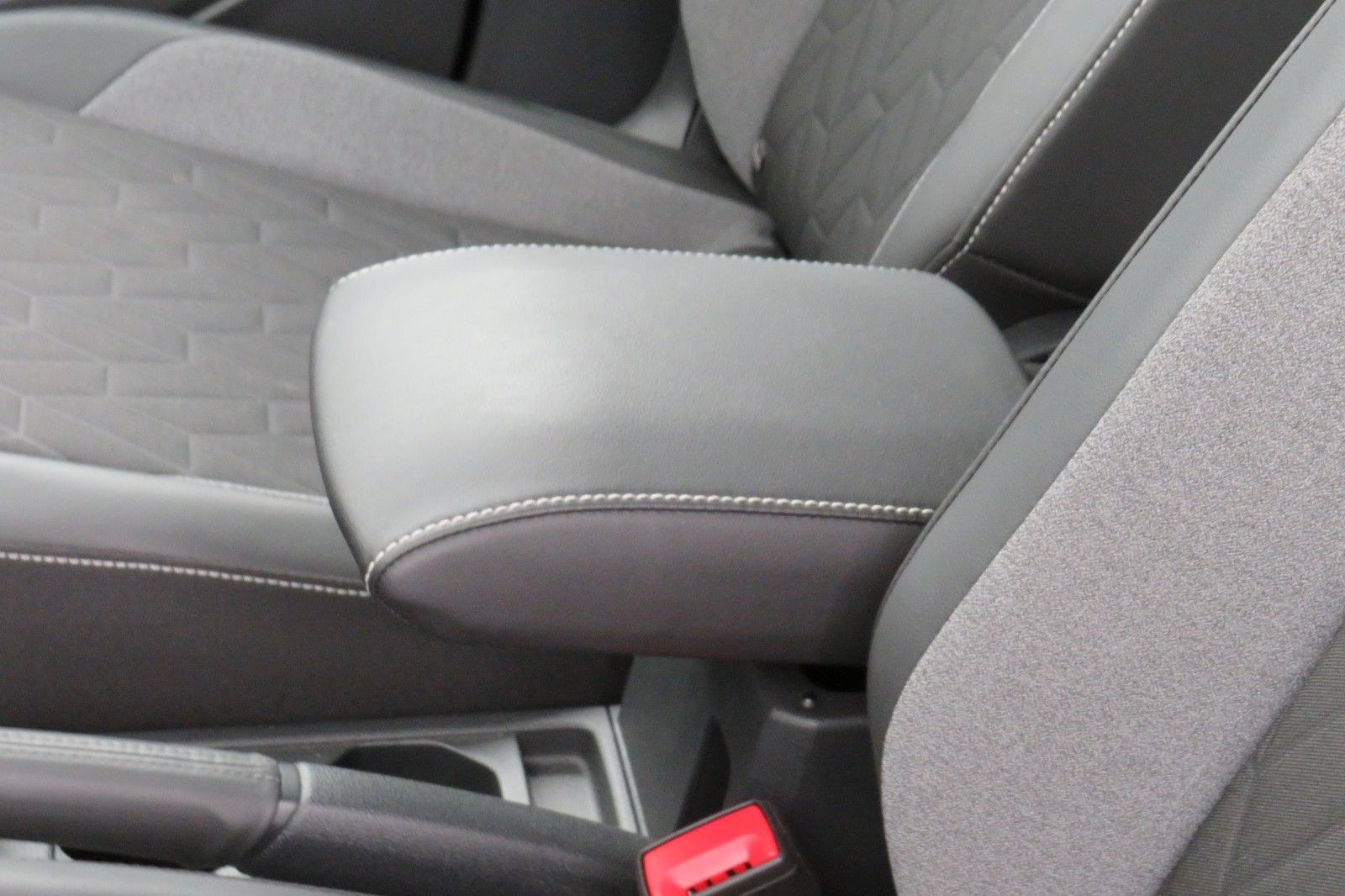 Fahrzeugabbildung Volkswagen T-CROSS DSG GOAL AHK PDC NAVI ASSISTENT-PA. 1.HD