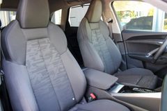 AUDI Q5 2.0 TDI / S-LINE / 21"/ BUSINESS/ AHK