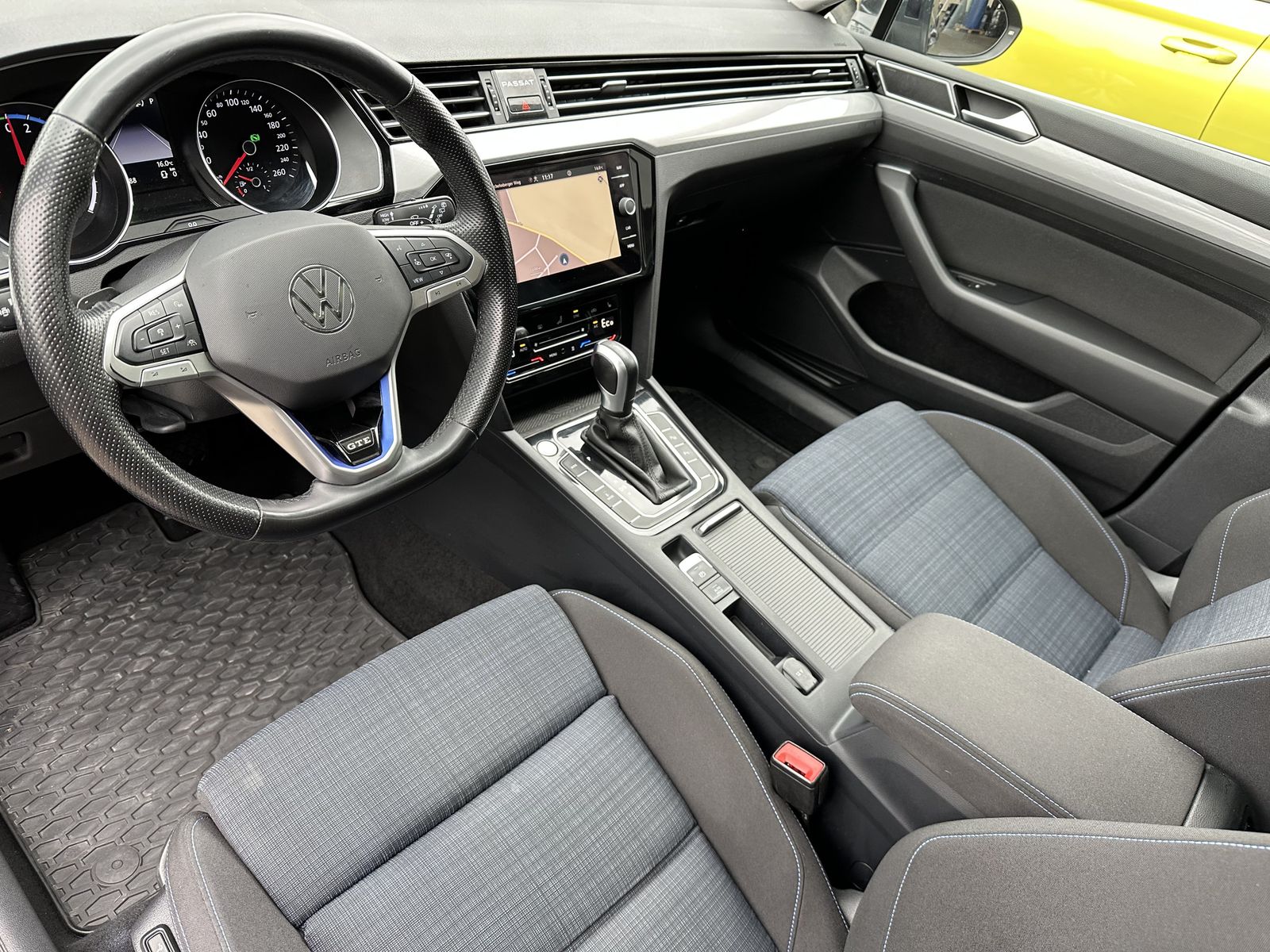 Fahrzeugabbildung Volkswagen Passat Variant GTE NAV+LED+PANO+AHK+STANDHEIZUNG