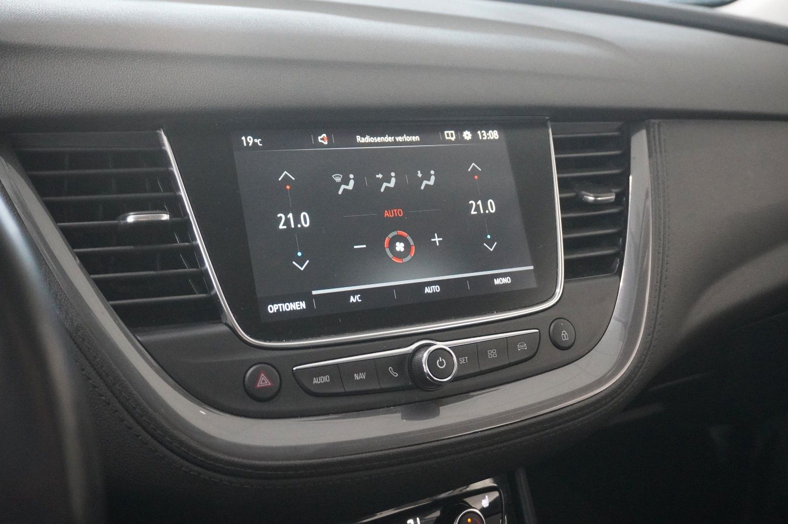 Fahrzeugabbildung Opel Grandland 1.5D ELEGANCE NAVI/LED/KAMERA/SPORT/SH