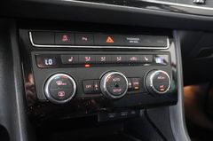 Fahrzeugabbildung Seat Leon LIM. 1.0 TSI FR VIRTUAL/NAVI/BEATS/SHZ/NAVI