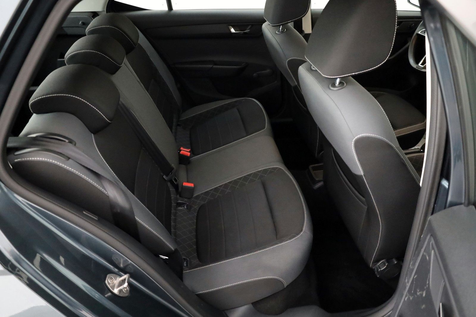 Fahrzeugabbildung SKODA Fabia Ambition SH,PDC,Kamera,Apple CarPlay,SR+WR