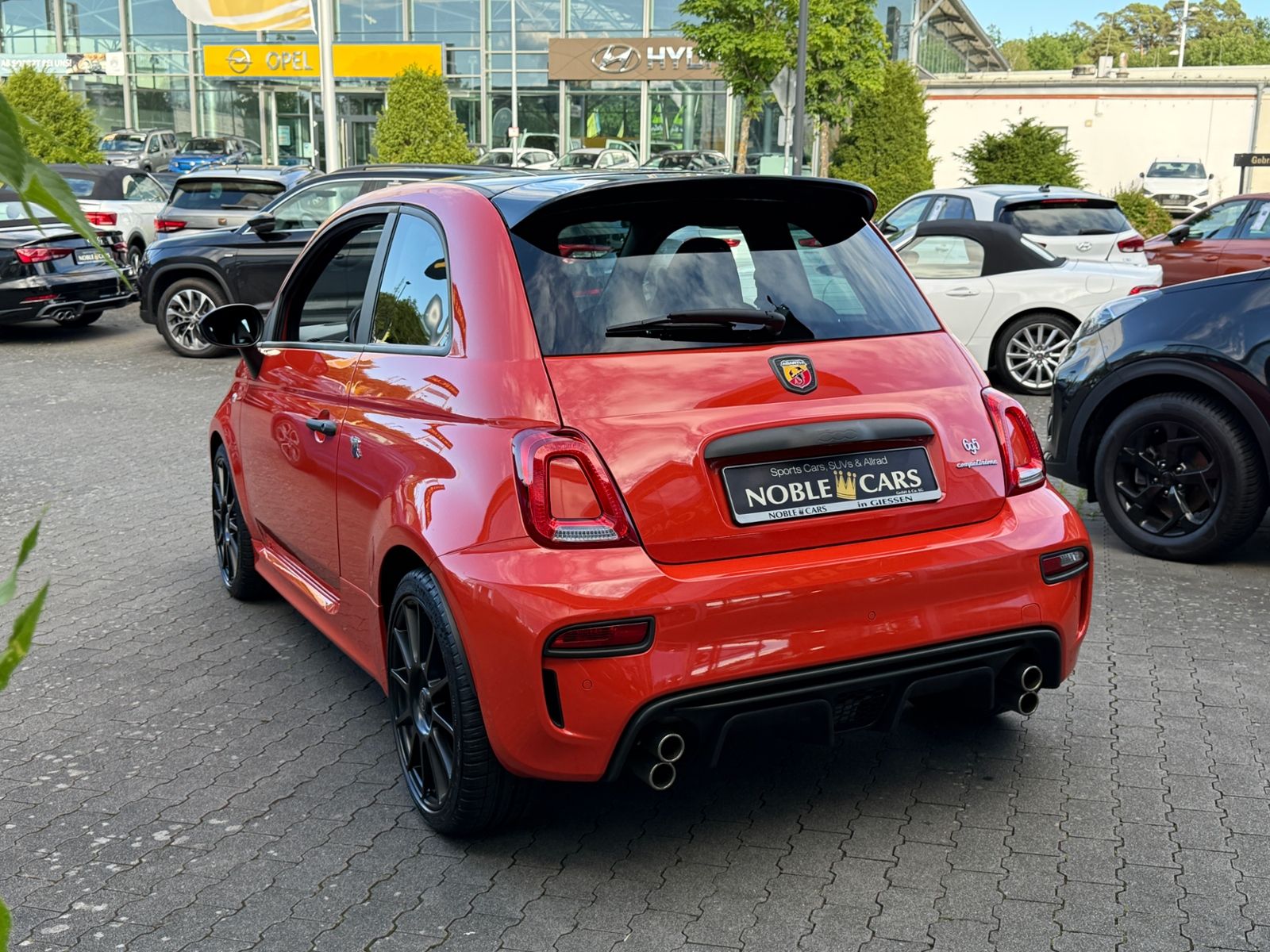 Fahrzeugabbildung Abarth 695 Competizione BEATS NAVI SABELT