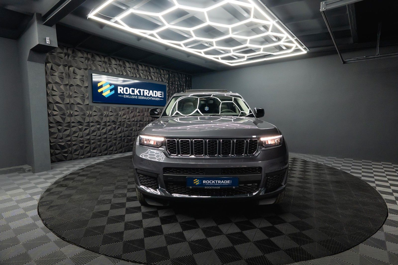 Fahrzeugabbildung Jeep Grand Cherokee 3.6 4x4 LAREDO L ACC Kamera 19%