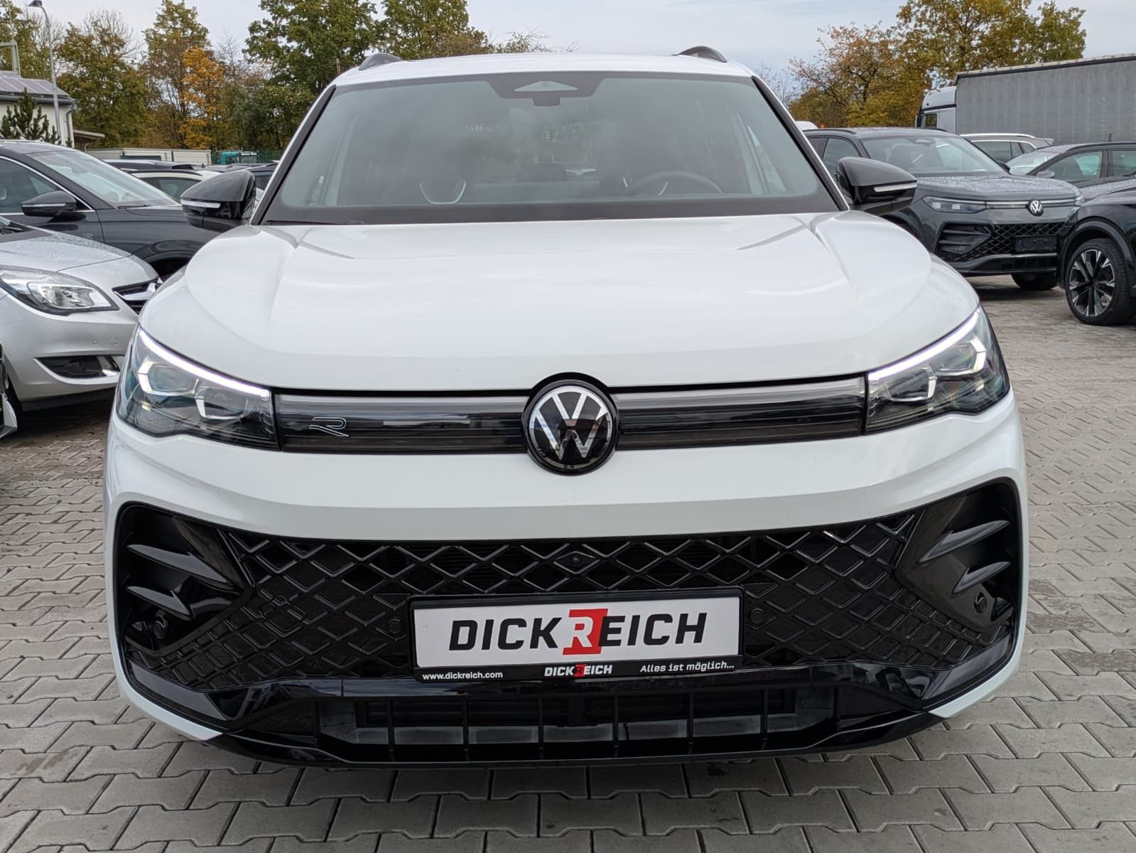 Fahrzeugabbildung Volkswagen Tiguan 2.0 TDI 4M R-Line PANO*H&K*AHK*MATRIX*20"