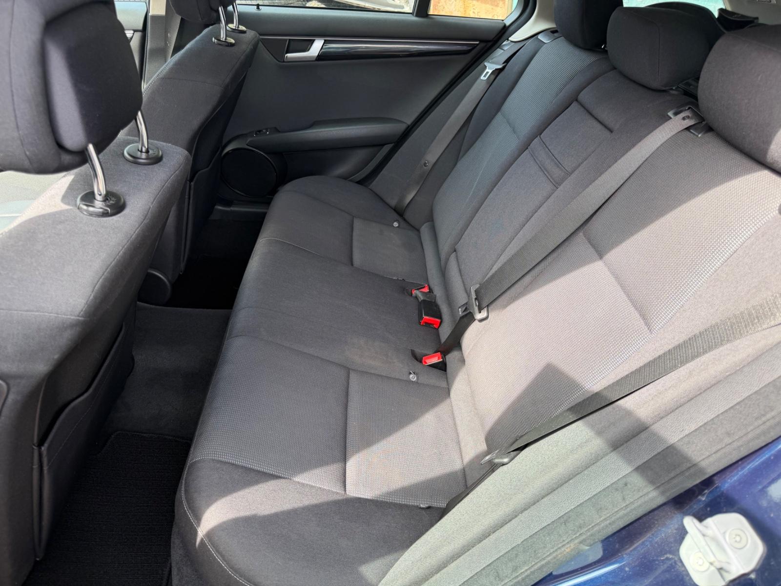 Mercedes-Benz C200 2011 — photo 21