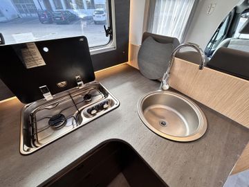 Sunlight Adventure T Ford 670S Combi 6E Hubbett Autom.