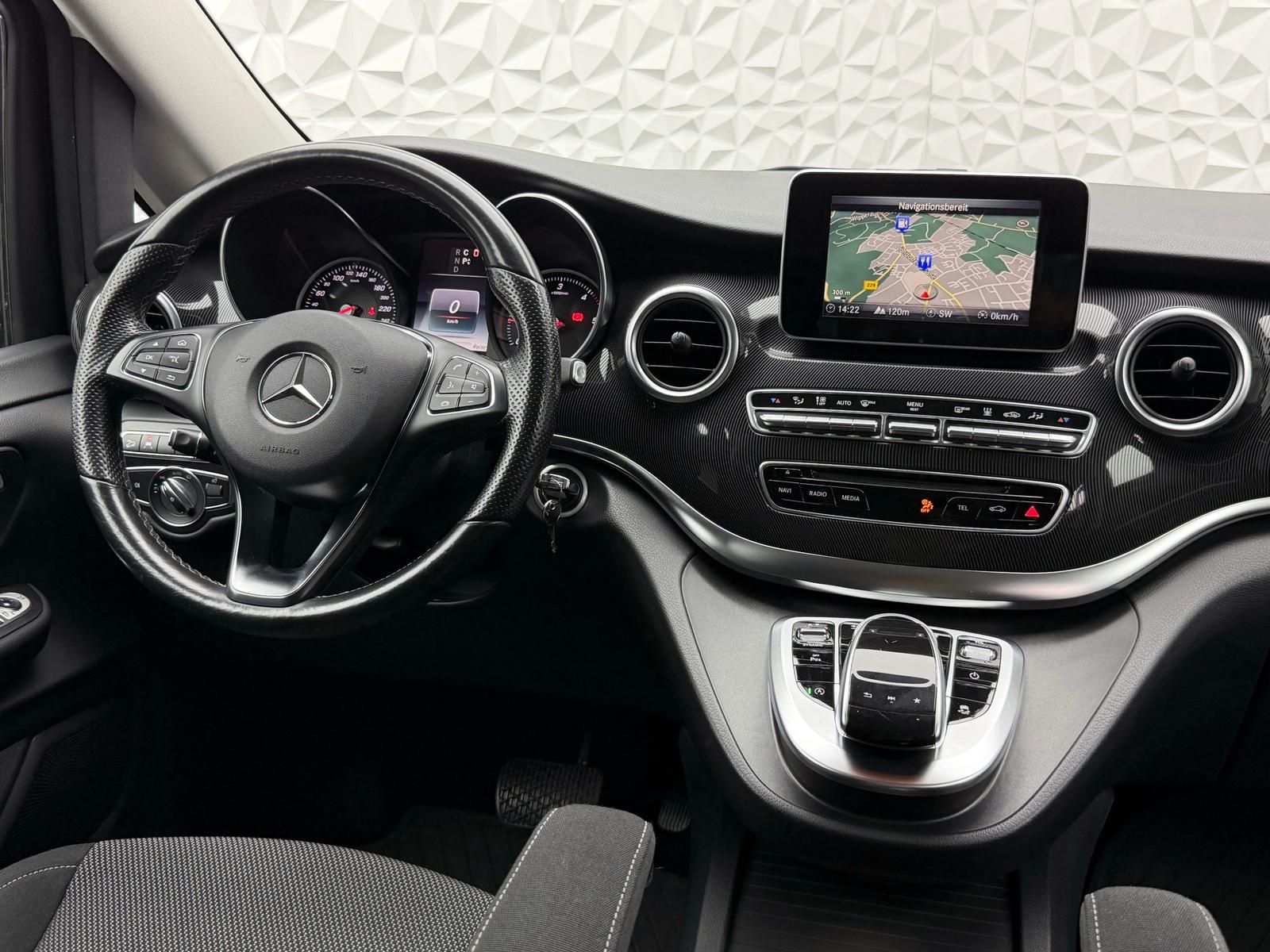 Fahrzeugabbildung Mercedes-Benz V250d 4MATIC*STANDHEIZ*AHK*7SITZE*ILS*3,1t*RCAM