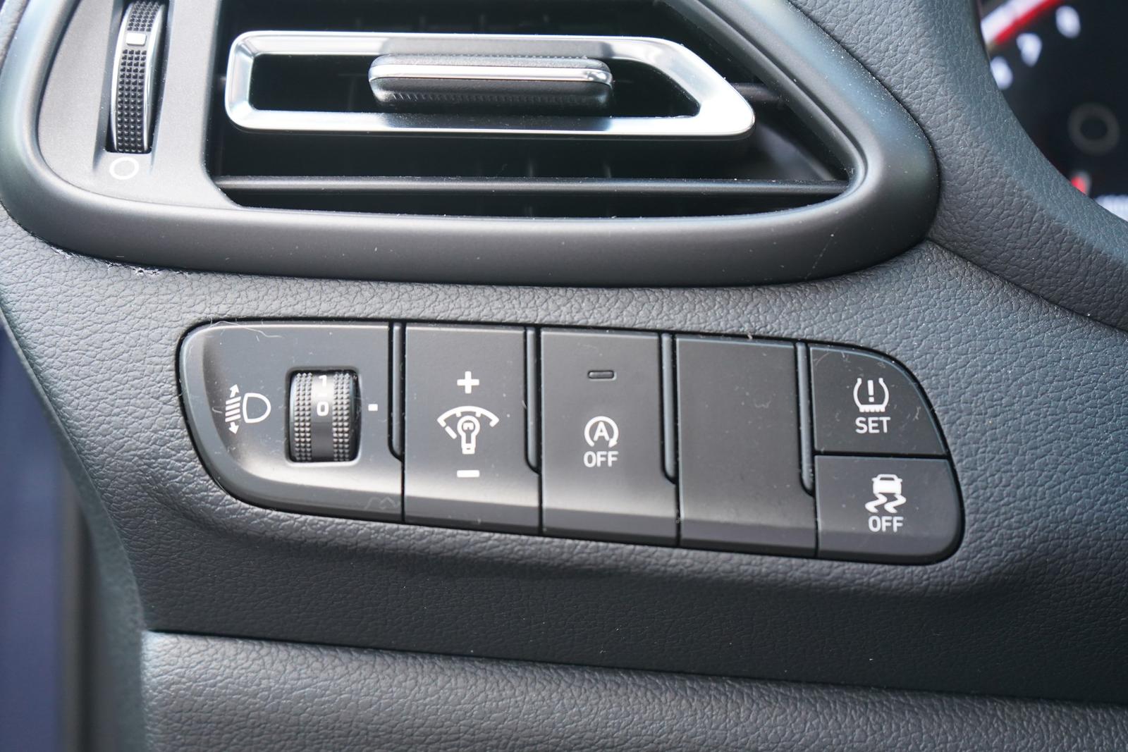 Hyundai i30 1.5 LED Navi Panorama Kamera Tempomat DAB
