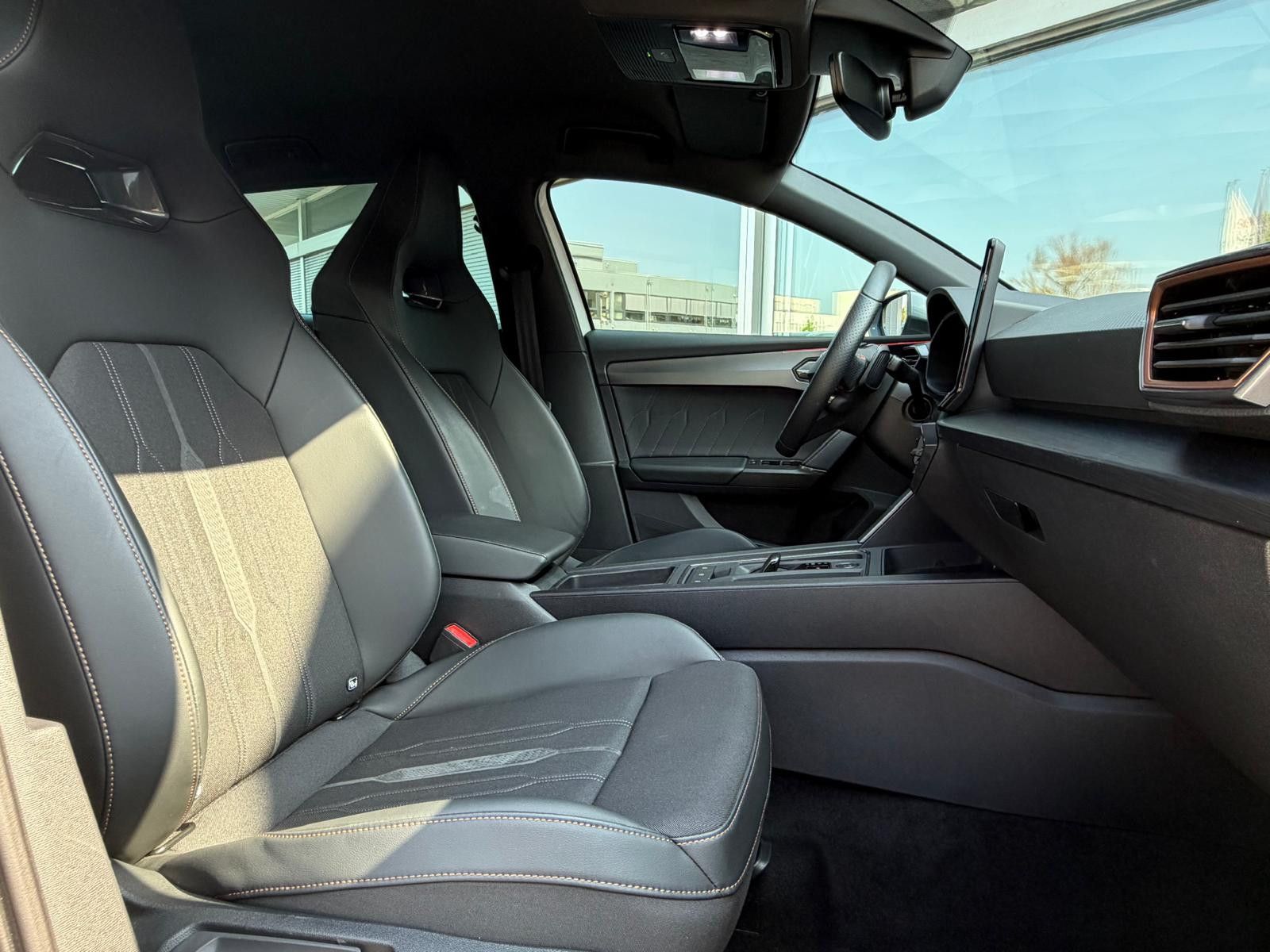 Fahrzeugabbildung CUPRA Leon VZ 2.0 TSI 4Drive >VIRTU+LED+NAVI+ACC+PDC+