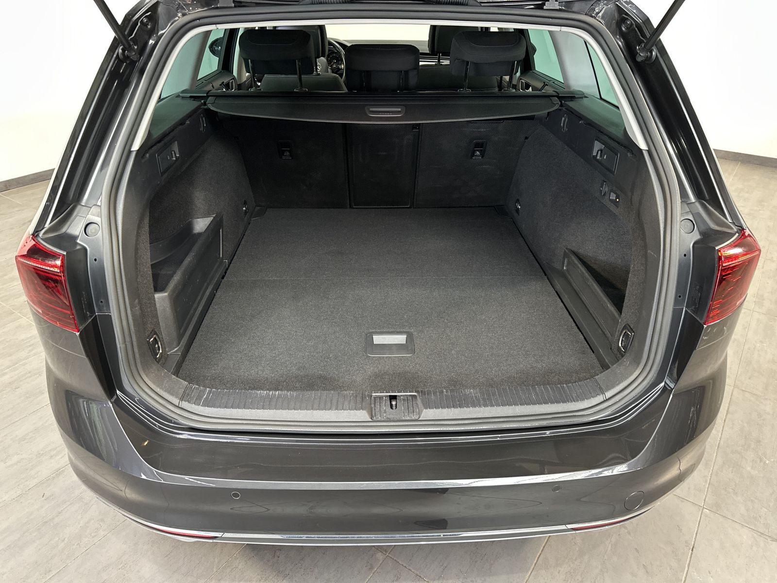 Fahrzeugabbildung Volkswagen Passat Variant GTE NAV+LED+PANO+AHK+STANDHEIZUNG