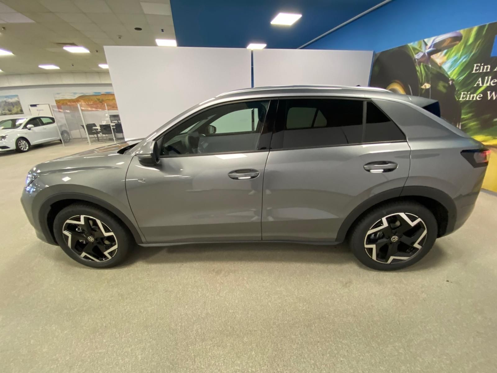 Fahrzeugabbildung Volkswagen T-Roc 1.5 eTSI R-Line NEUES MODELL AHK+ACC+KAMER
