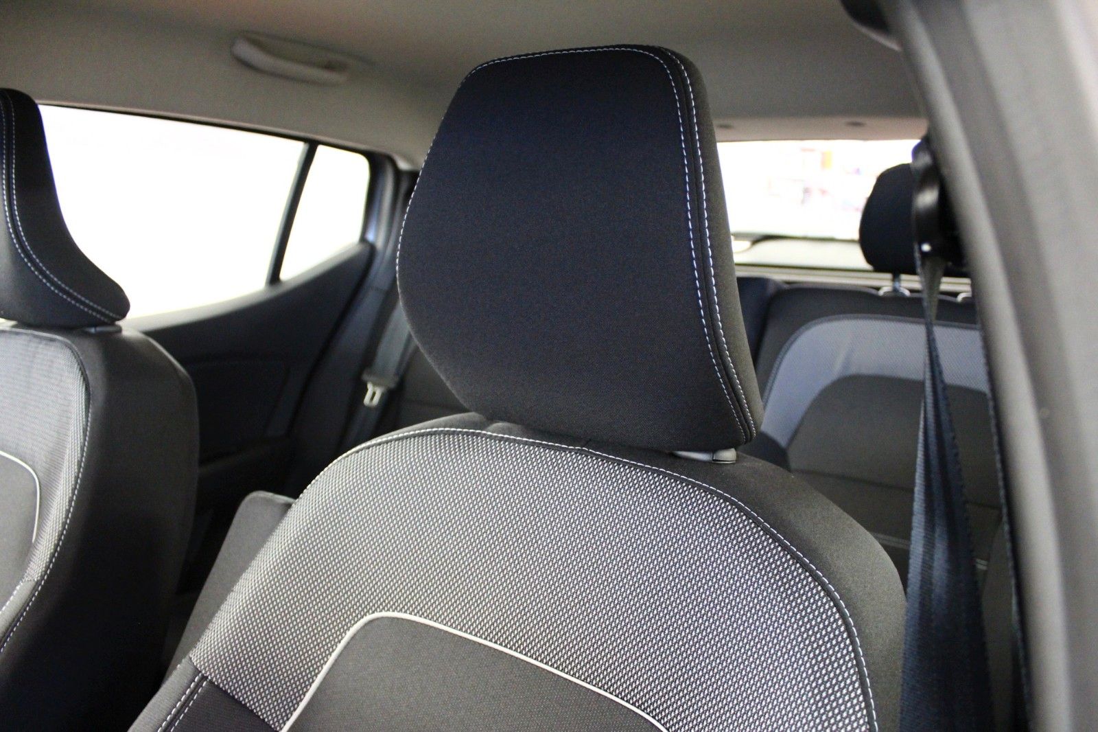 Fahrzeugabbildung Dacia Sandero TCe 100  Benzin /Expression*Winterpaket*