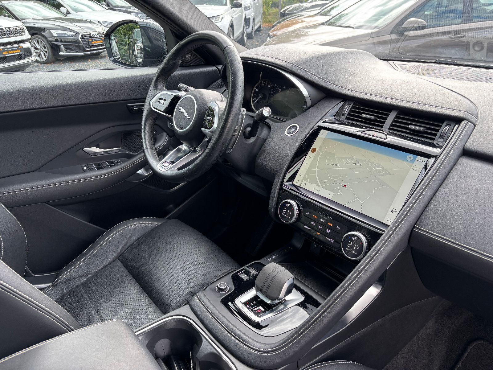 Fahrzeugabbildung Jaguar E-PACE R-Dynamic/AWD/PANORAMA/KAMERA/MERIDIAN