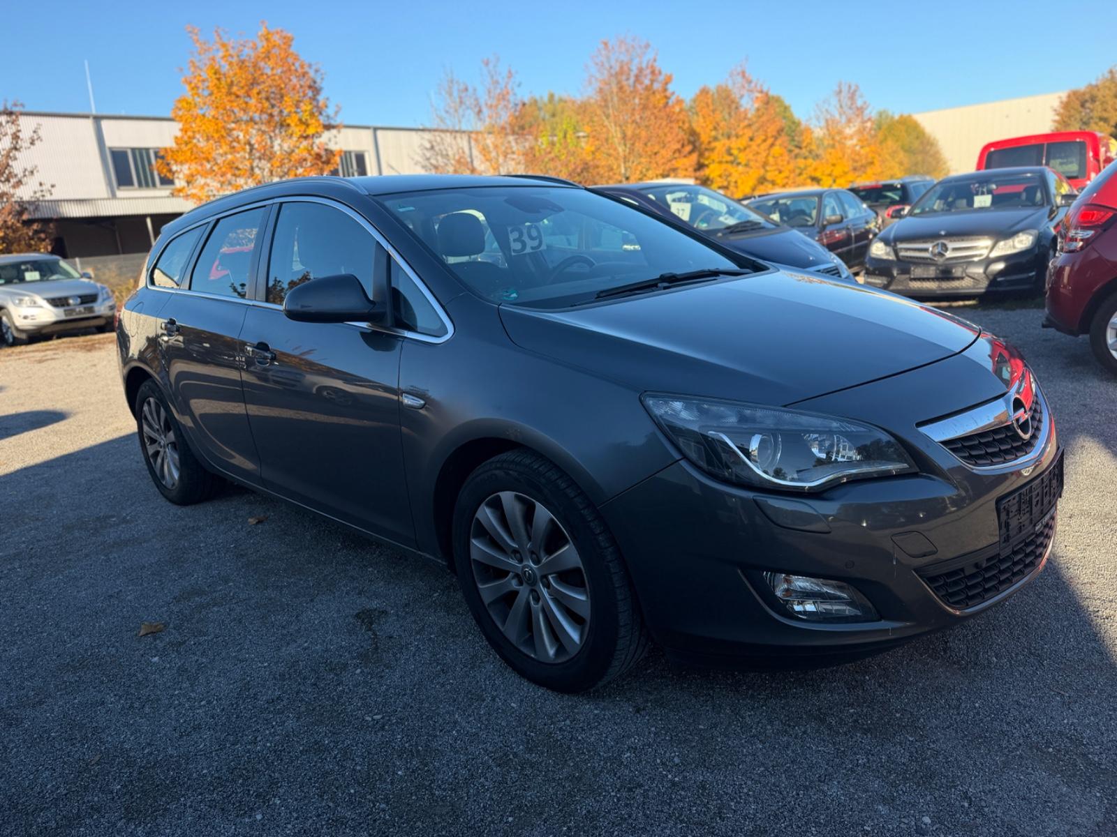 Opel Astra 2011 — photo 6