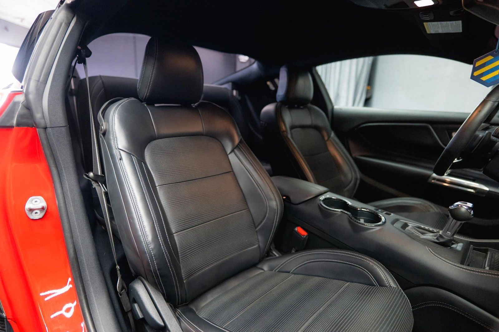 Fahrzeugabbildung Ford Mustang Fastback 5.0 TiVCT V8 Dark Horse PREMIUM