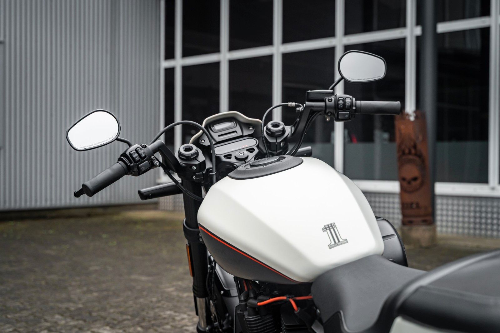 Fahrzeugabbildung Harley-Davidson FXDRS 114 CUI - KESSTECH - SEITLICHER KZH