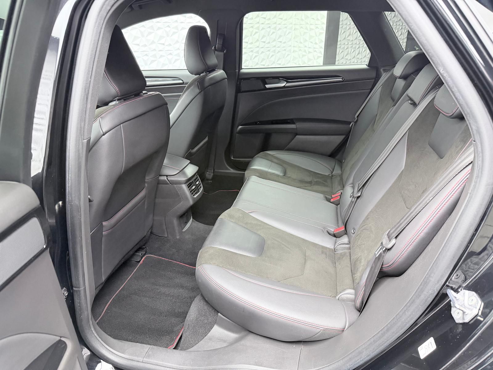 Fahrzeugabbildung Ford 1.5 ECOBOOST ST-LINE/SONY/R-CAM/KEYL/NAV/MEMORY