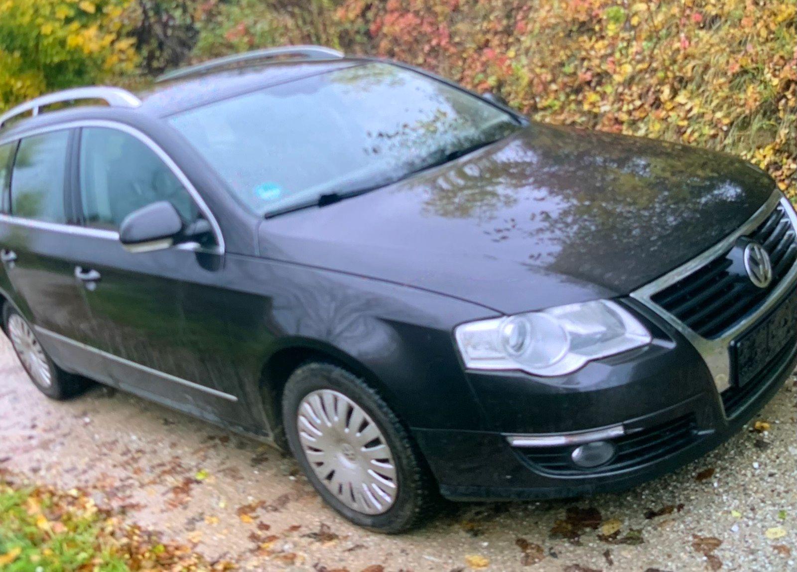 Volkswagen  2010 — rear view