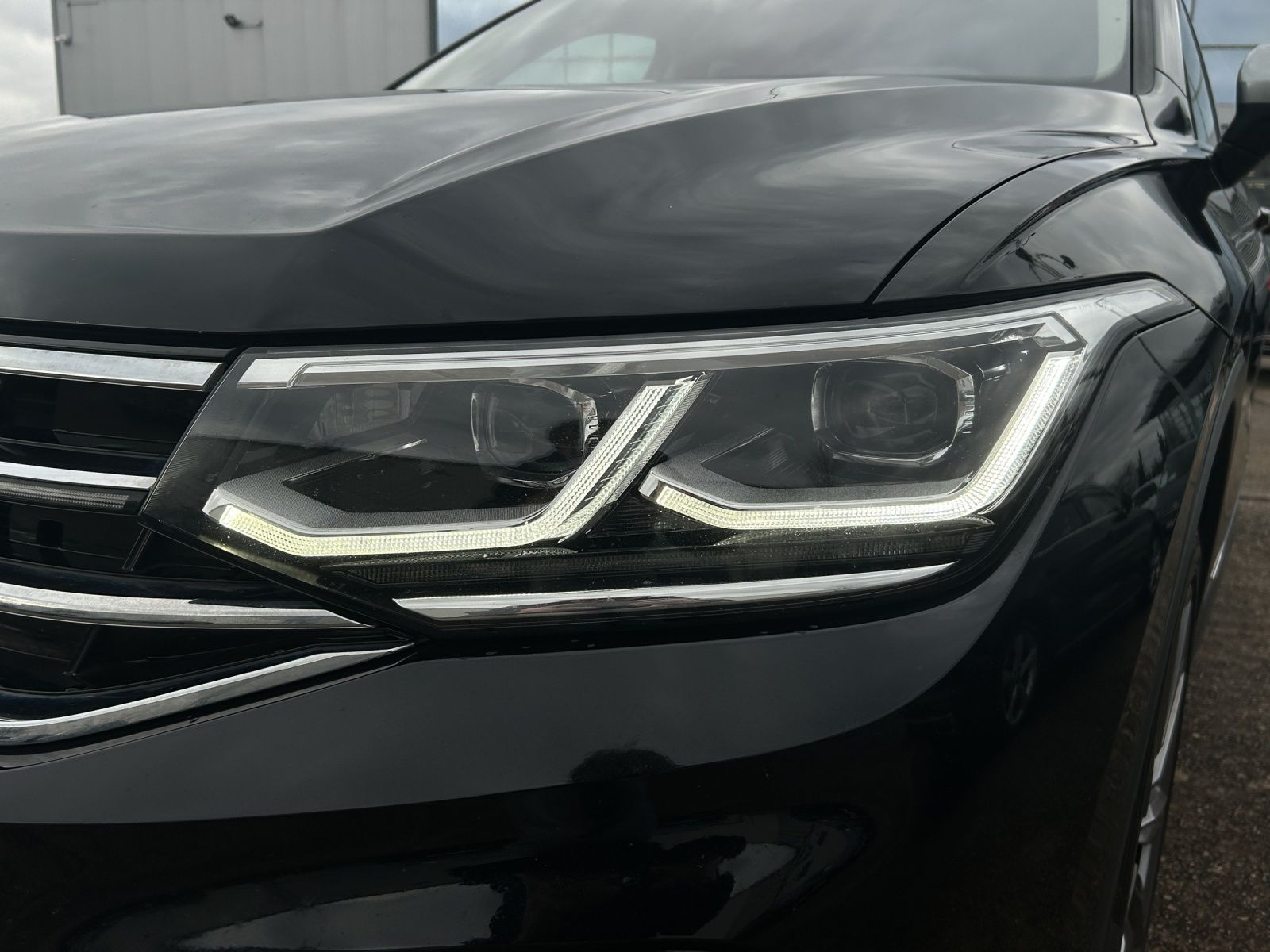 Fahrzeugabbildung Volkswagen Tiguan Allspace Elegance 4M TDI DSG IQ.Light ACC