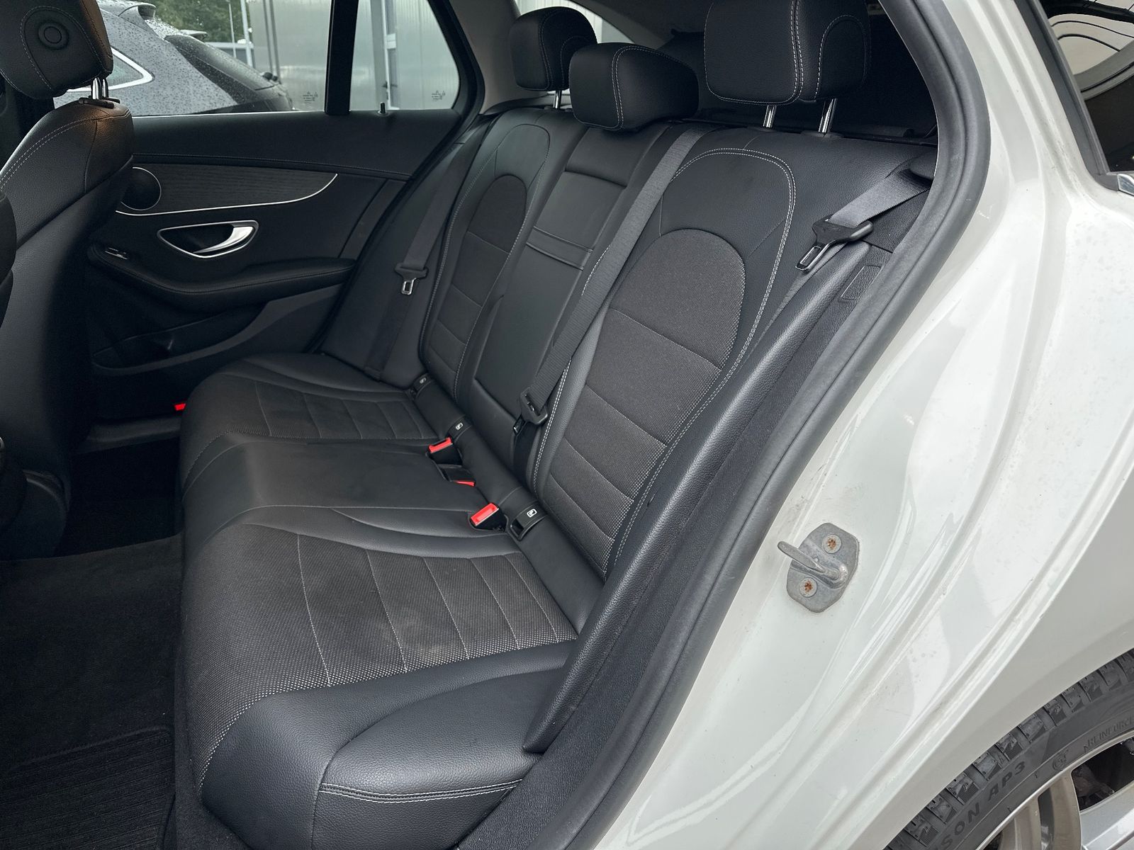 Fahrzeugabbildung Mercedes-Benz C 300 de T AMG-Line NAV+LED+AHK+ACC+KAM+AIRMATIC