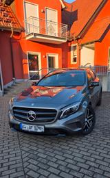 Mercedes-Benz GLA 250 4MATIC DCT Urban /AHK/Harman-Kardo/Black - gebrauchte Mercedes-Benz GLA 250 aus dem Jahr 2016