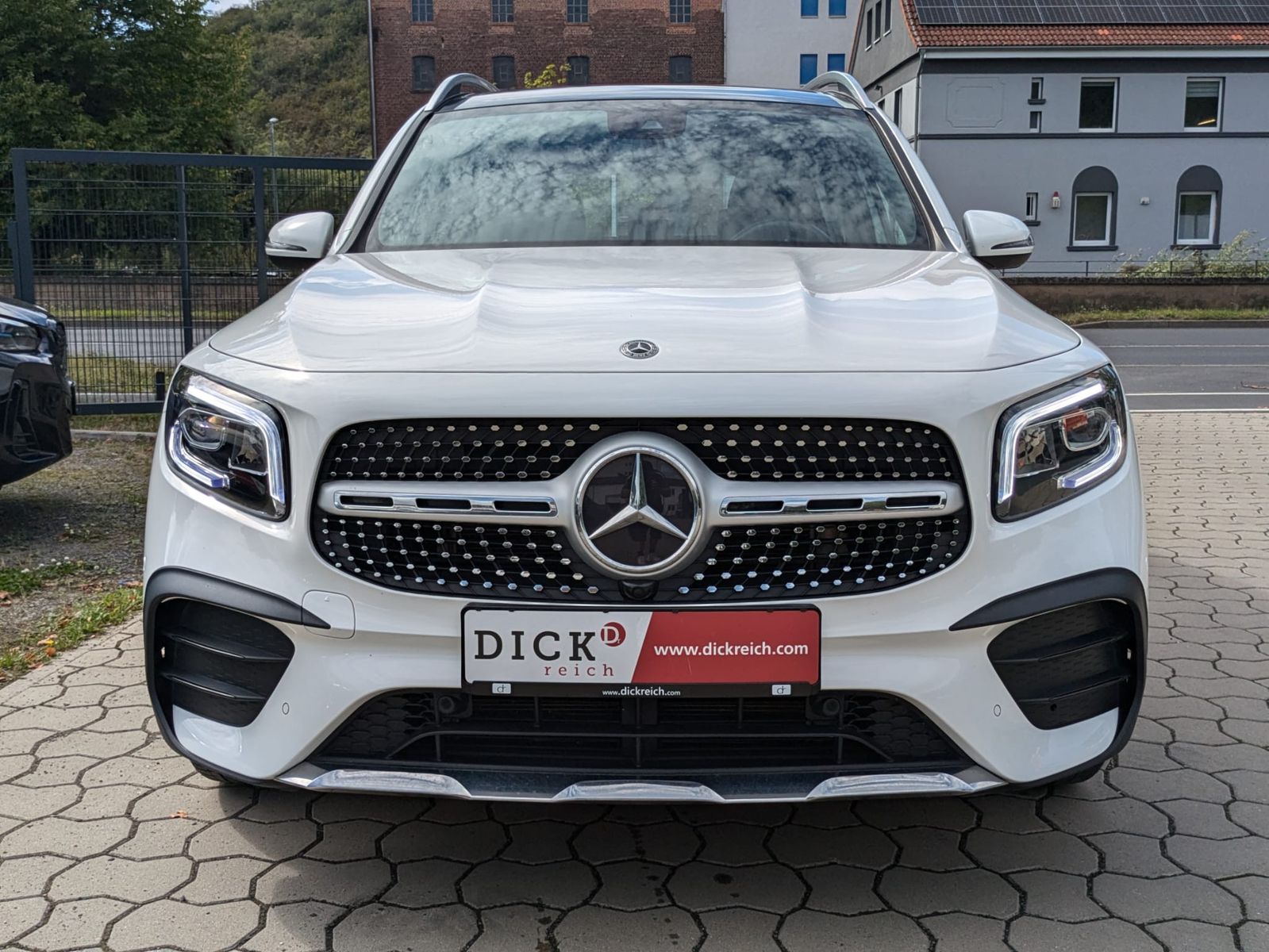 Fahrzeugabbildung Mercedes-Benz GLB 200 d AMG/PANO/LED/ALCANTARA/AHK/Navi/APP