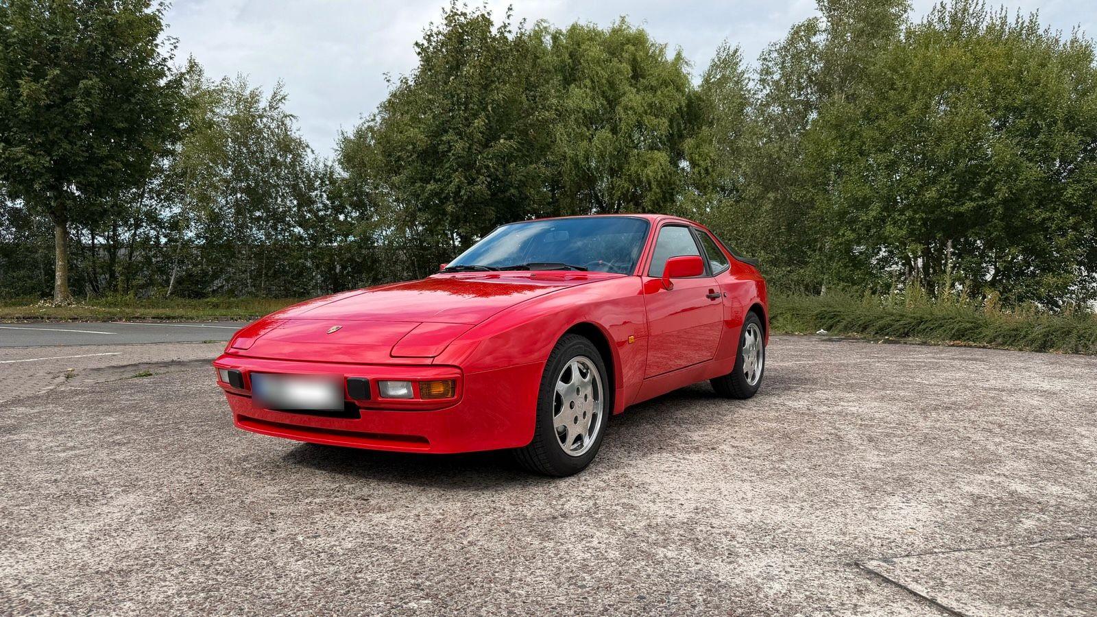 Porsche 944