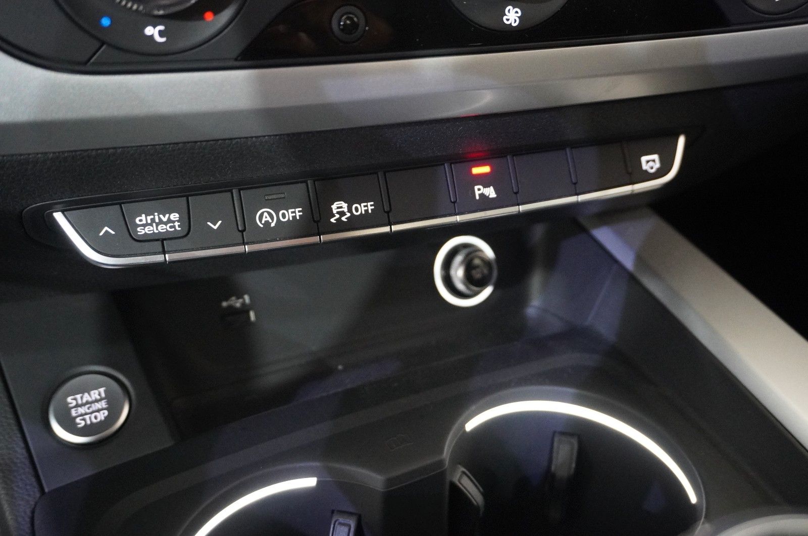 Fahrzeugabbildung Audi A4 Avant 2.0 TFSI ULTRA SPORT NAVI/LED/SHZ/PDC