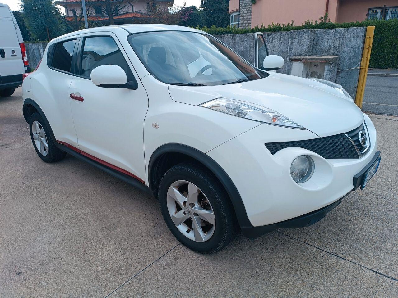 Nissan Juke 2013 — салон