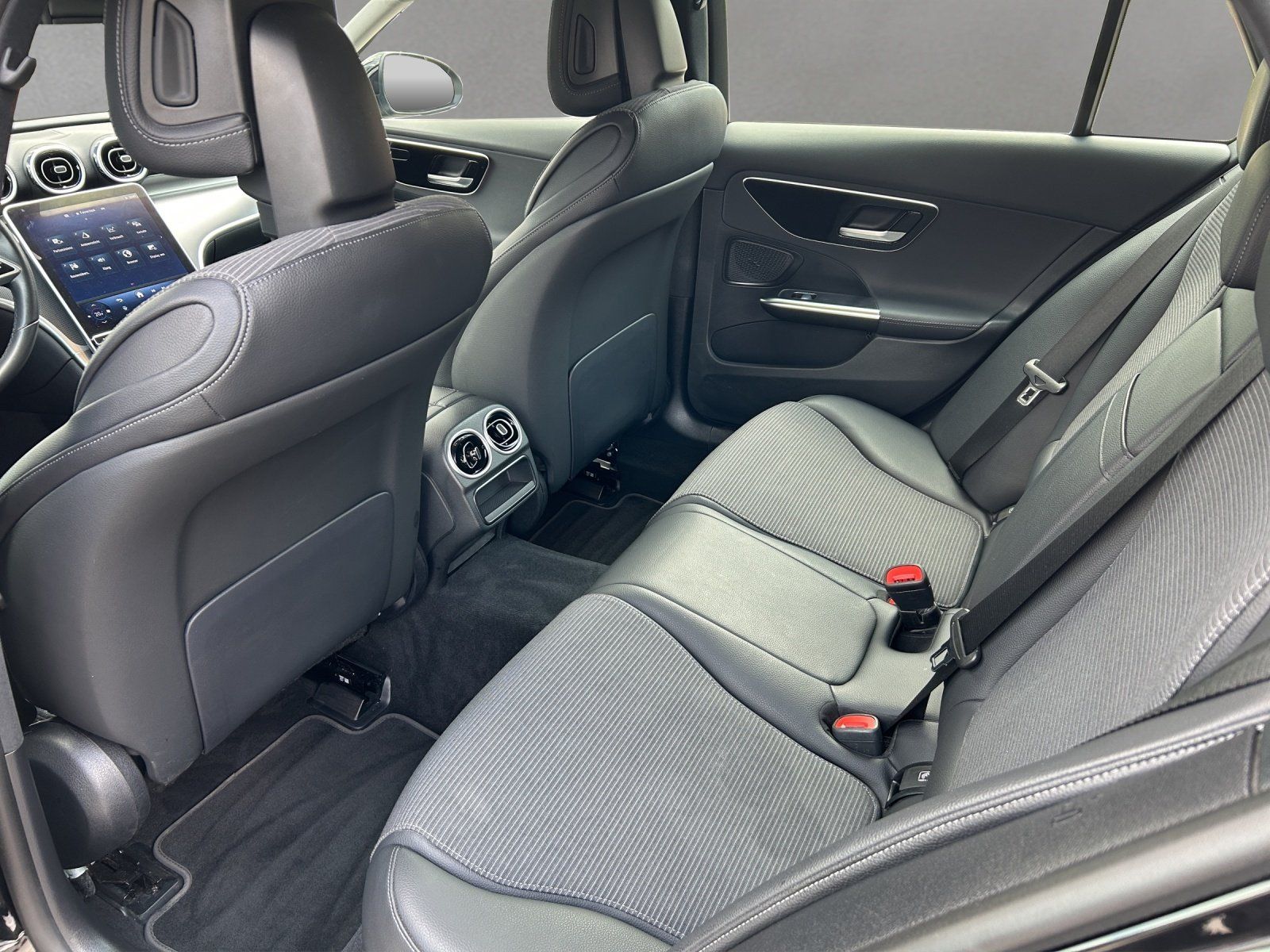 Fahrzeugabbildung Mercedes-Benz C 220 d T 9G Avantg DISTRO Busin AHK DigiLED HUD