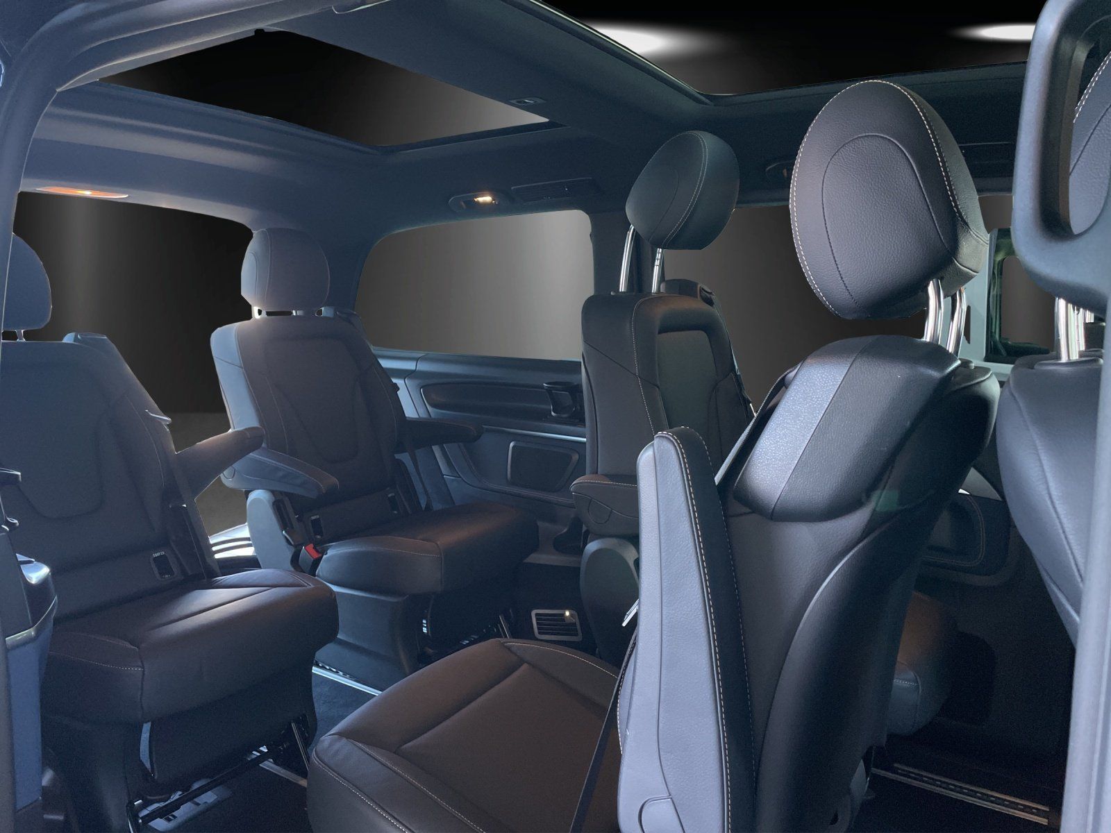 Fahrzeugabbildung Mercedes-Benz EQV 300 L Facelift AVANTGA Pano DISTRO 360° MLED