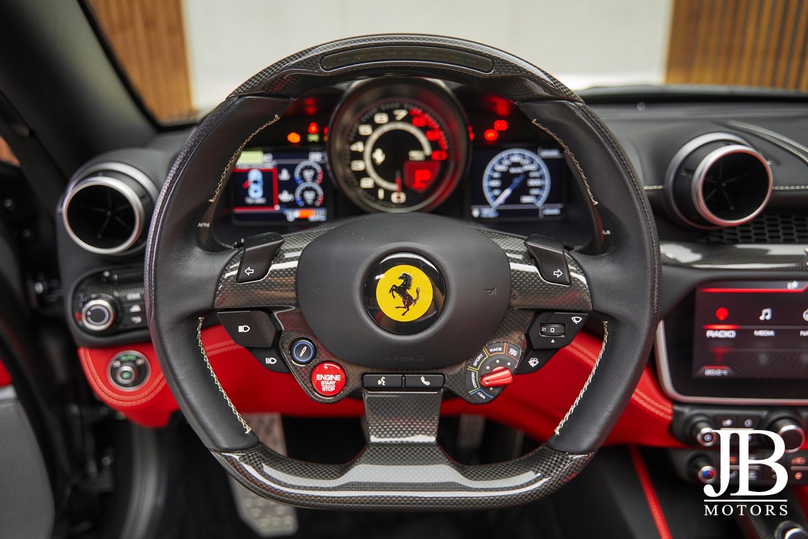 Fahrzeugabbildung Ferrari Portofino M Carbon LED JBL Surround Magneride