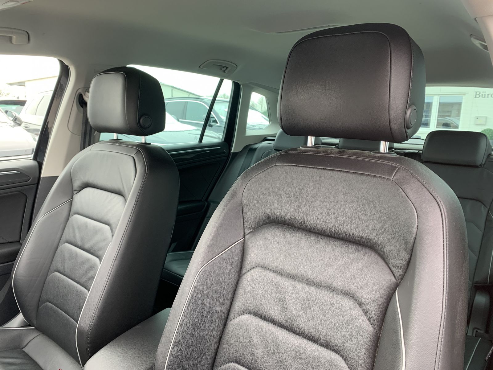 Fahrzeugabbildung Volkswagen Tiguan 2.0 TDI*Highline*4Motion*Leder*AHK*HeadUp