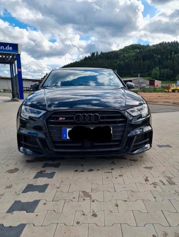 AUDI S3 TFSI S tronic quattro -