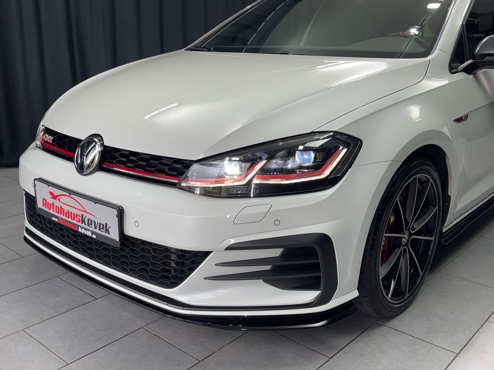 Fahrzeugabbildung Volkswagen Golf VII Lim. GTI TCR|DSG|NAVI|KAMERA|ACC|