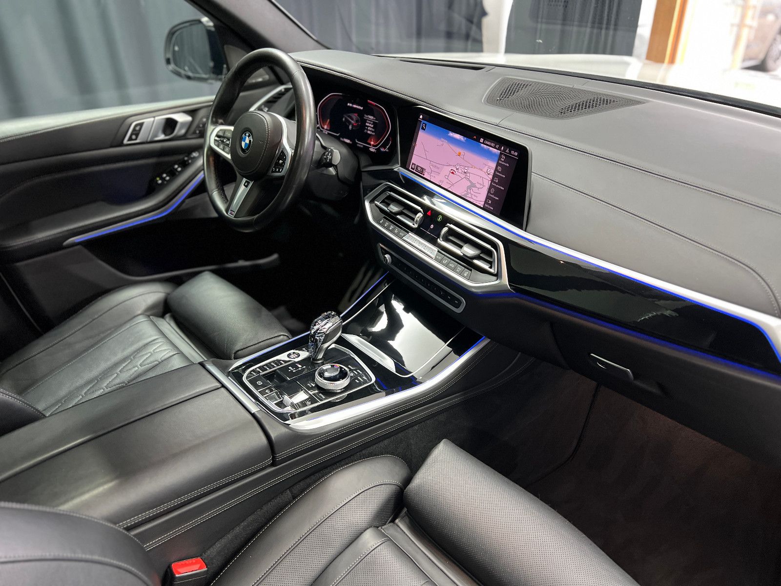 Fahrzeugabbildung BMW X5 M50d*LASER*SKY-LOUNGE*LUFT*7-SITZER*MASSAGE*