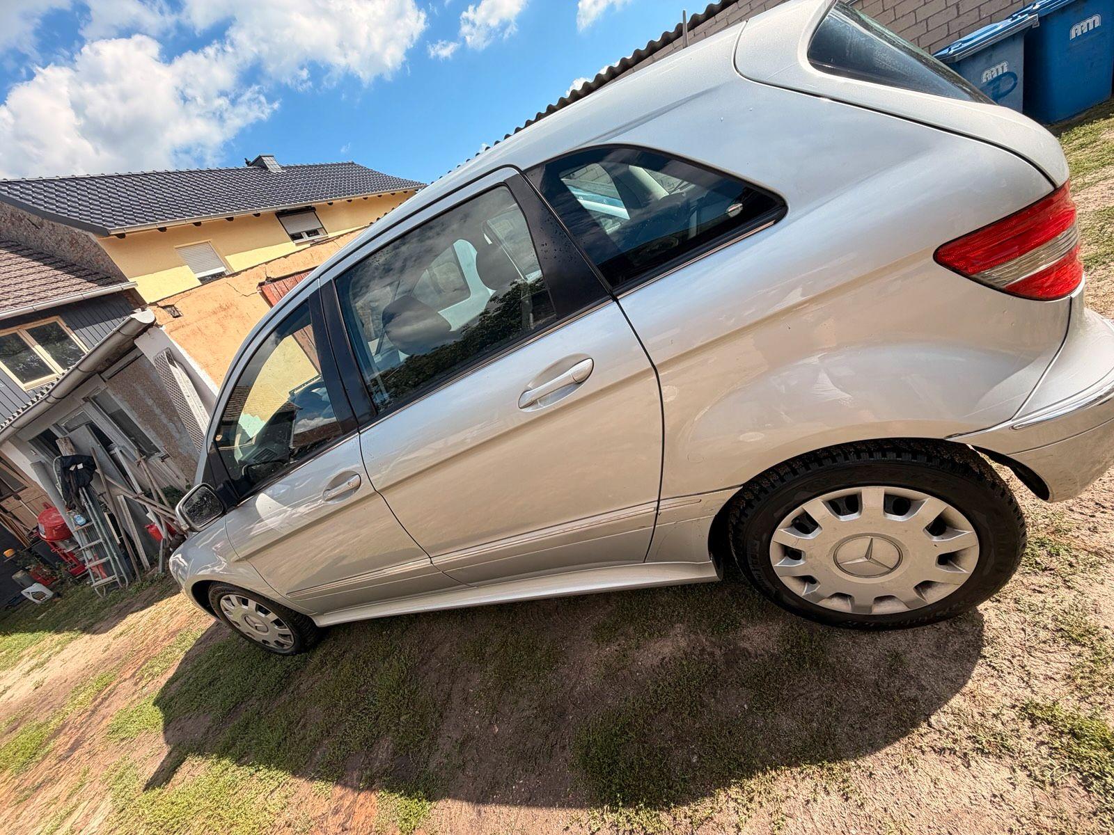 Mercedes-Benz B180 2008 — rear view