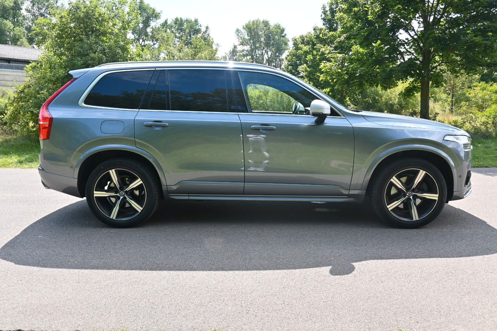 Fahrzeugabbildung Volvo XC90 D5 AWD*R-Design*STHZ*360°*LUFT*AHK*MIETKAUF