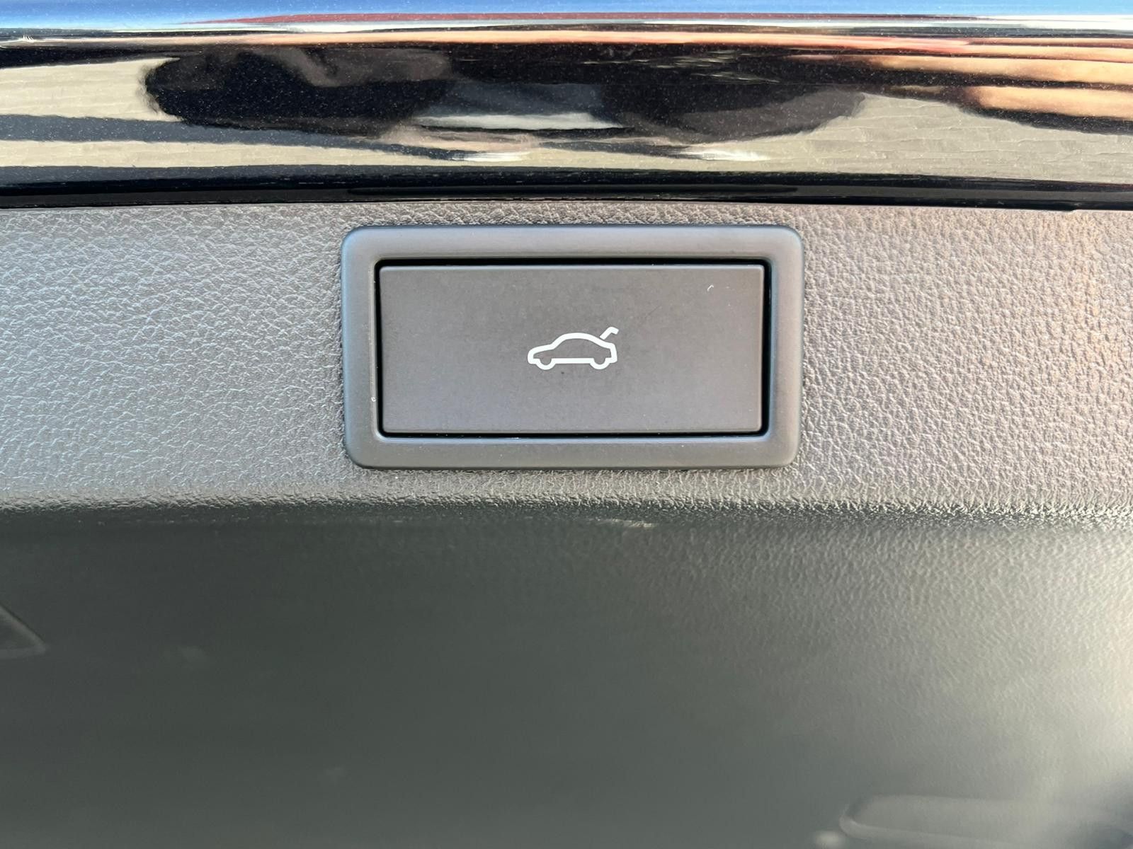 Fahrzeugabbildung SKODA Octavia 1.5 DSG Sportline PANO*MATRIX*AHK*5J.GAR