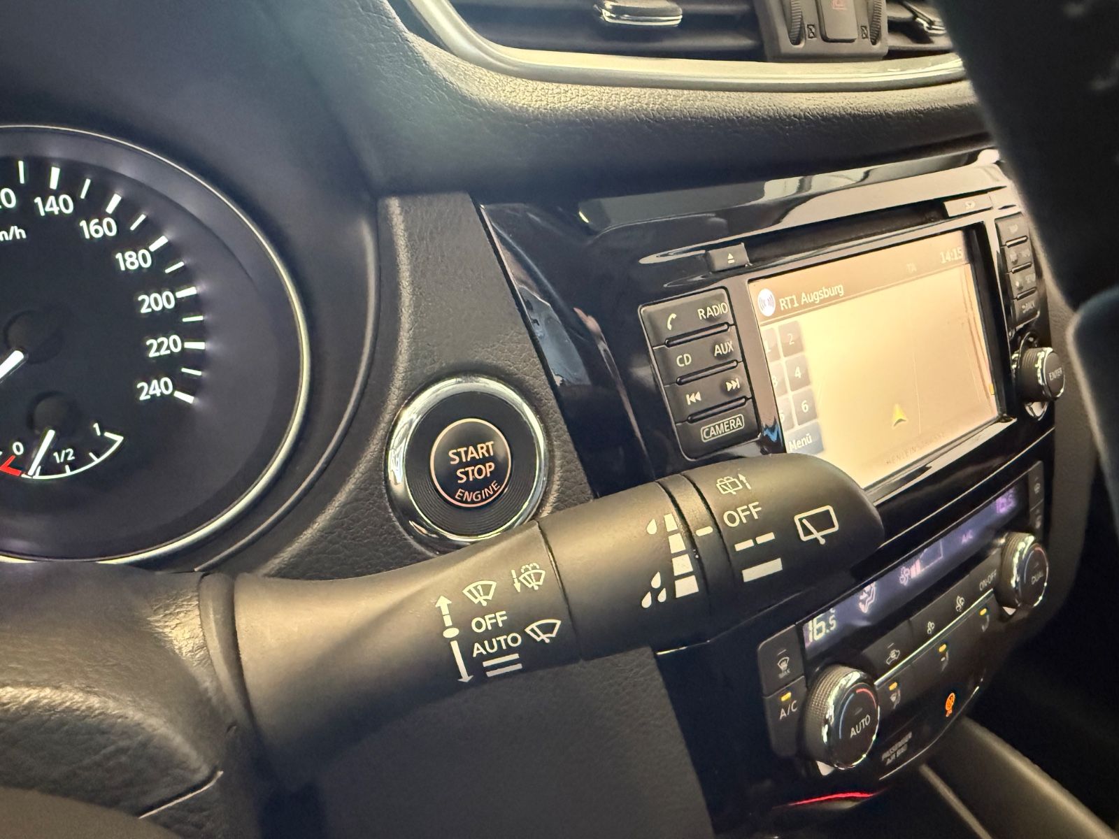 Fahrzeugabbildung Nissan Qashqai N-Connecta, 360° Kamera, Navi, Winterpa.