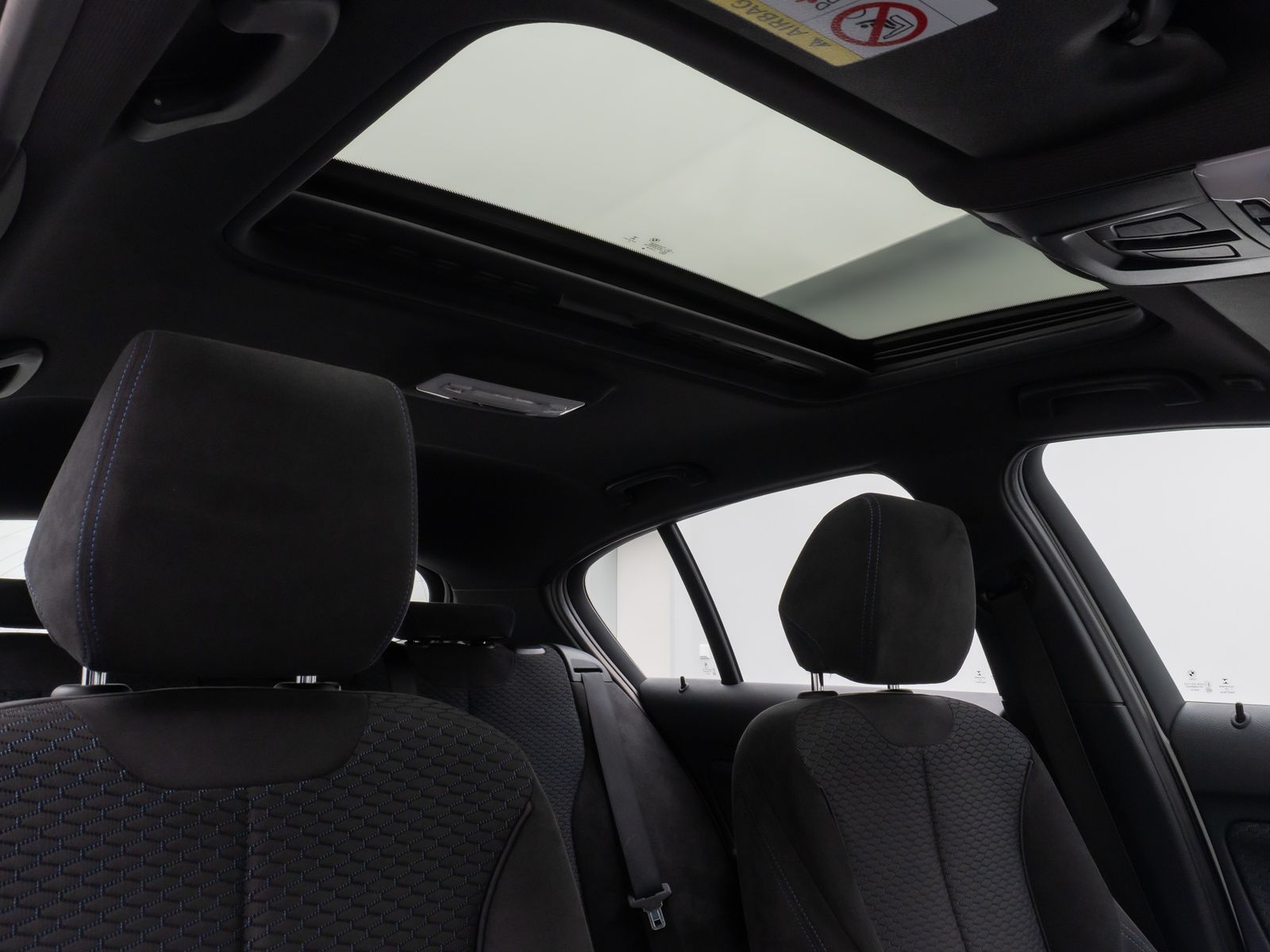 Fahrzeugabbildung BMW M135i xD Parkassist Glasdach H/K NaviPr Komfort