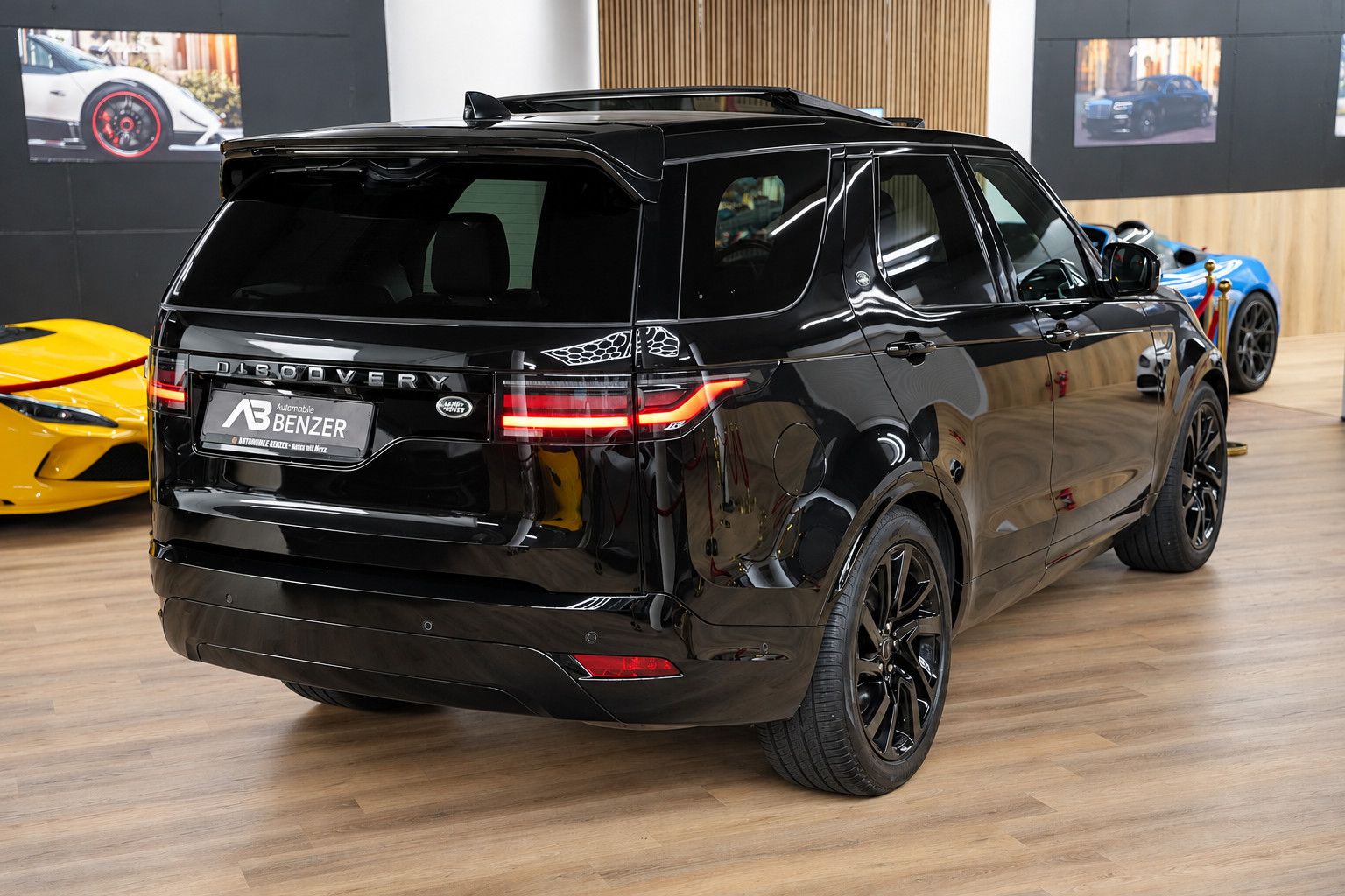 Fahrzeugabbildung Land Rover Discovery SE*R-Dynamic*7-Sitz*Pano*Meridian*360°