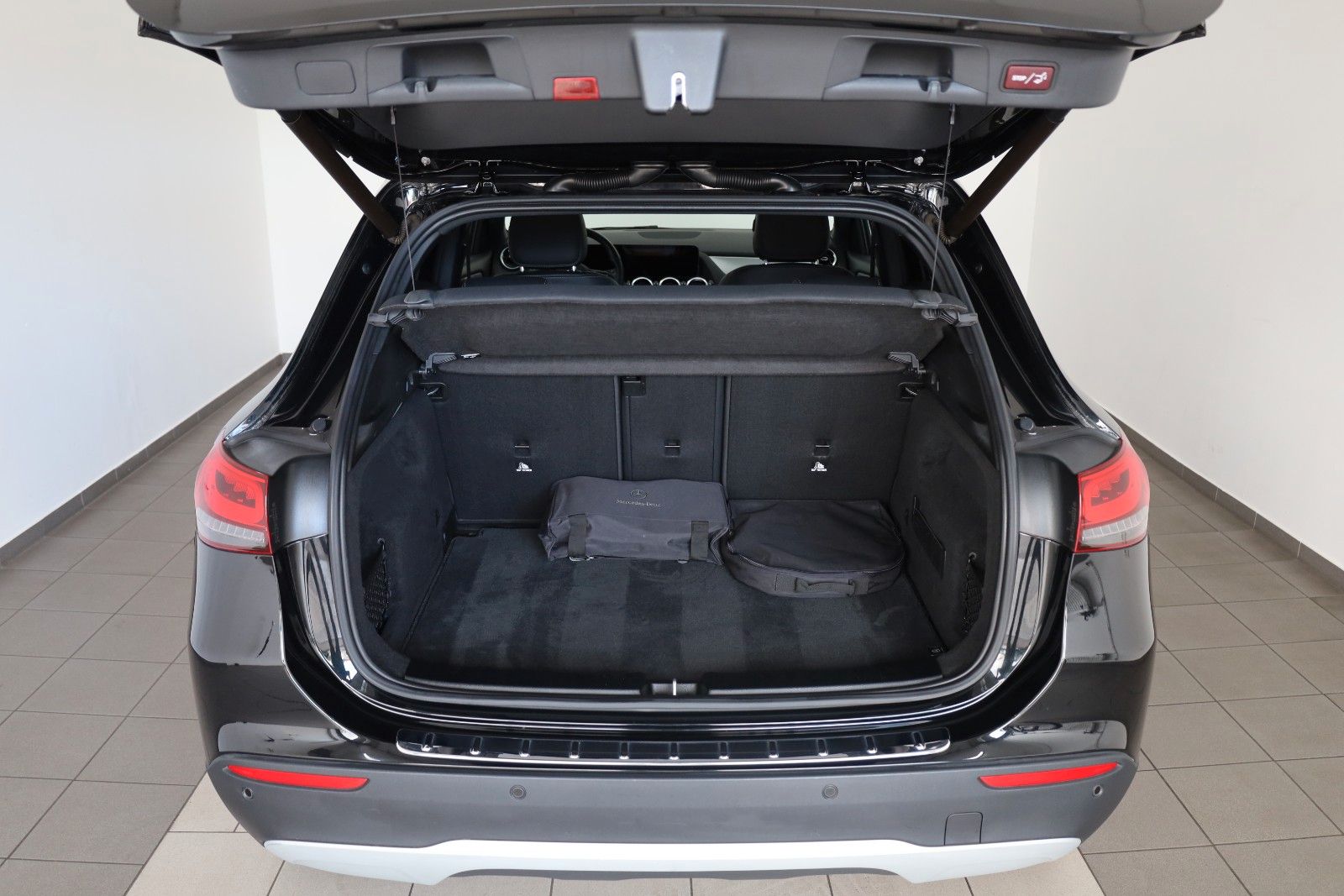 Fahrzeugabbildung Mercedes-Benz GLA 250 e Style, T.Leder, Navi ,LED, SH,Kamera