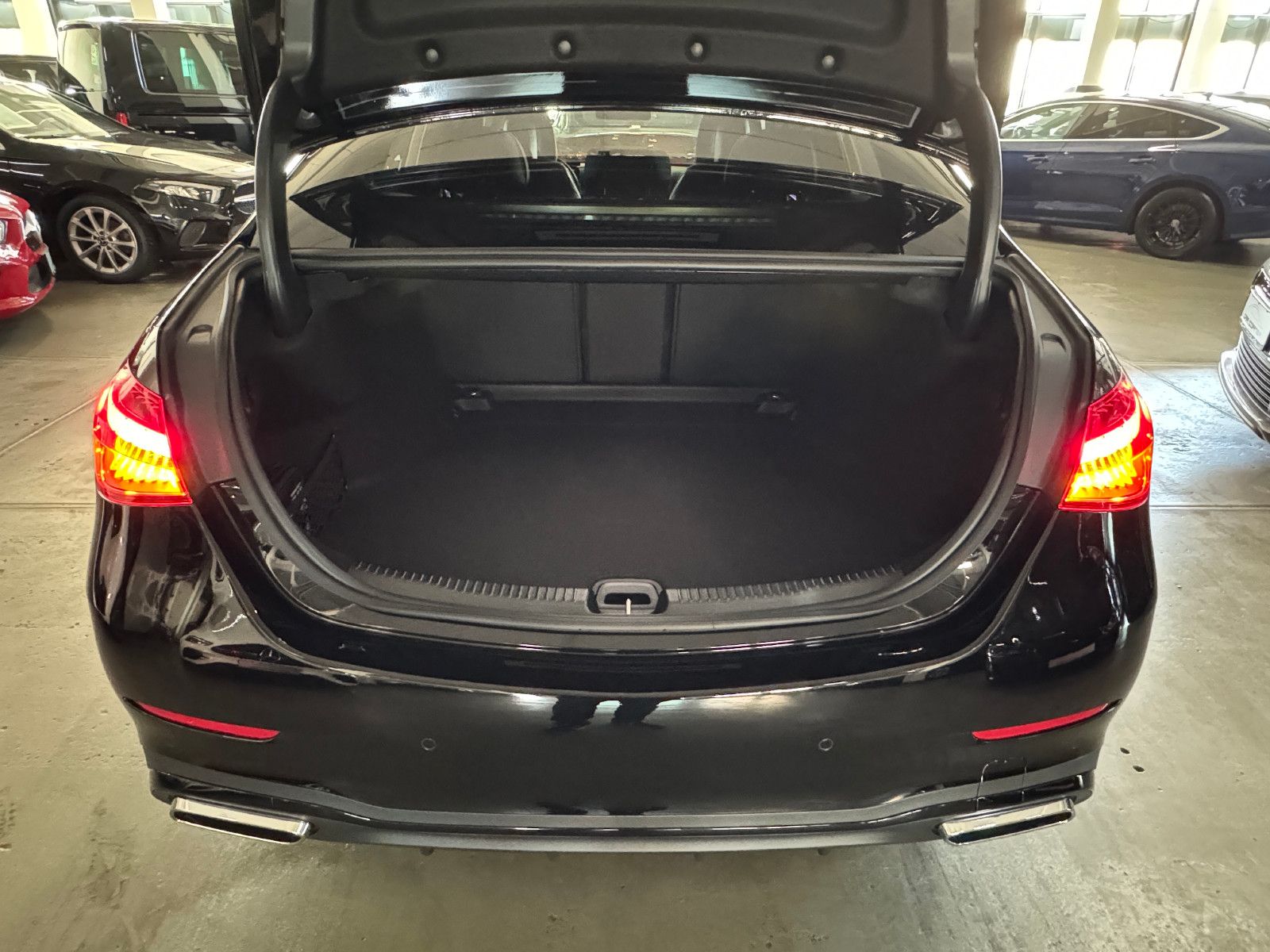 Fahrzeugabbildung Mercedes-Benz C 180 AMG LINE PANO HUD GERMAN EDITION EUR1 MY26