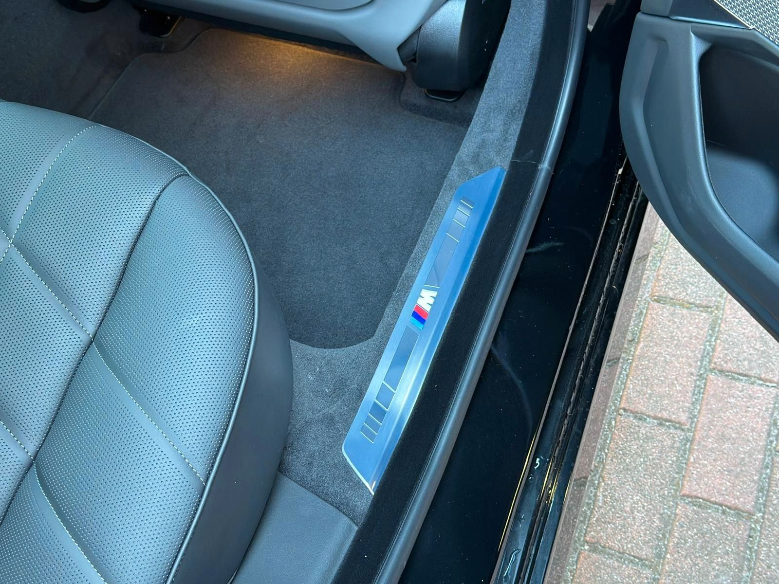 Fahrzeugabbildung BMW 740 d xDrive M Sport Pro*B&W*MASS*PAN*STHZ*CON*