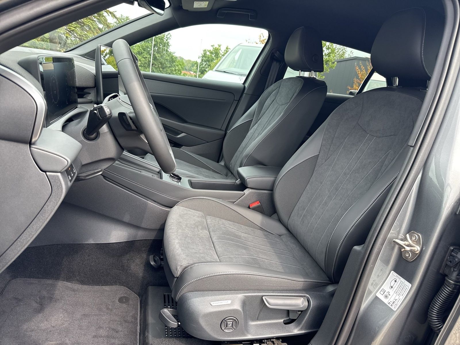 Volkswagen T-Roc - Bild 13